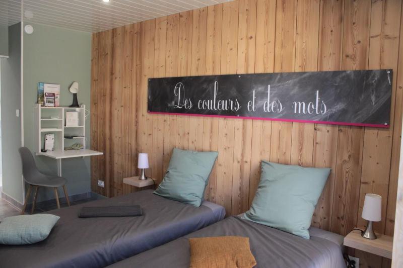 Chambres D'Hotes Des Couleurs Et Des Mots Villeneuve-de-Berg Kültér fotó
